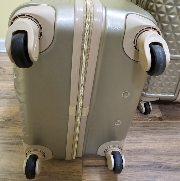 New fūl DISNEY MINNIE MOUSE ROLLING LUGGAGE 2 PIECE SET - Picture 8 of 16